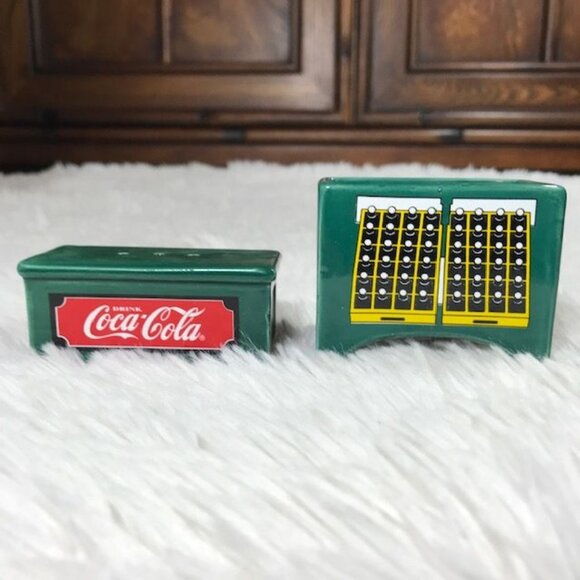 NWOT Vintage Coca-Cola Emerald Green Ceramic Salt & Pepper Shakers - Picture 2 of 7
